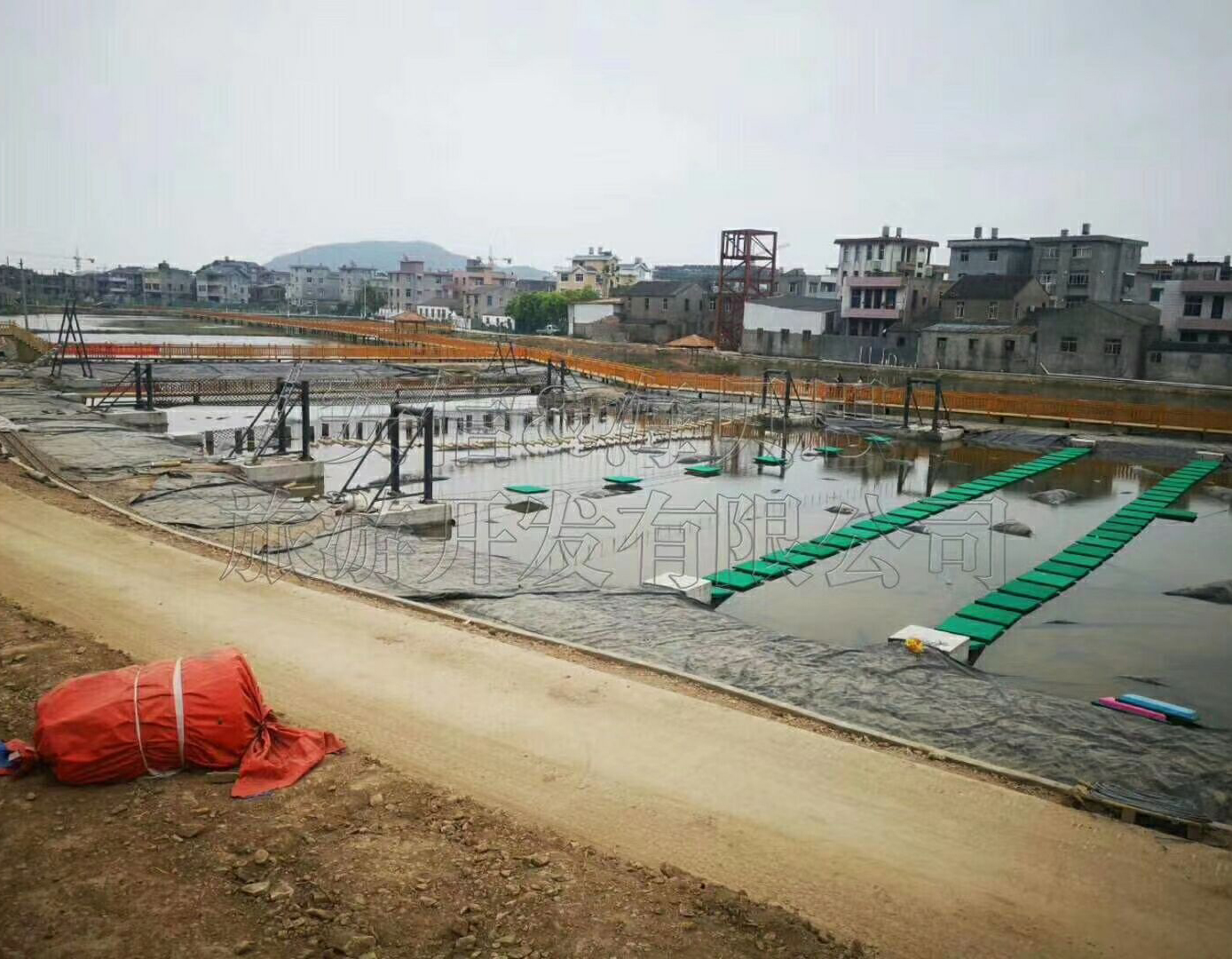 浙江省臺(tái)州市風(fēng)火輪，水上趣橋，網(wǎng)紅橋，網(wǎng)紅秋千，摩拜單車安裝完畢