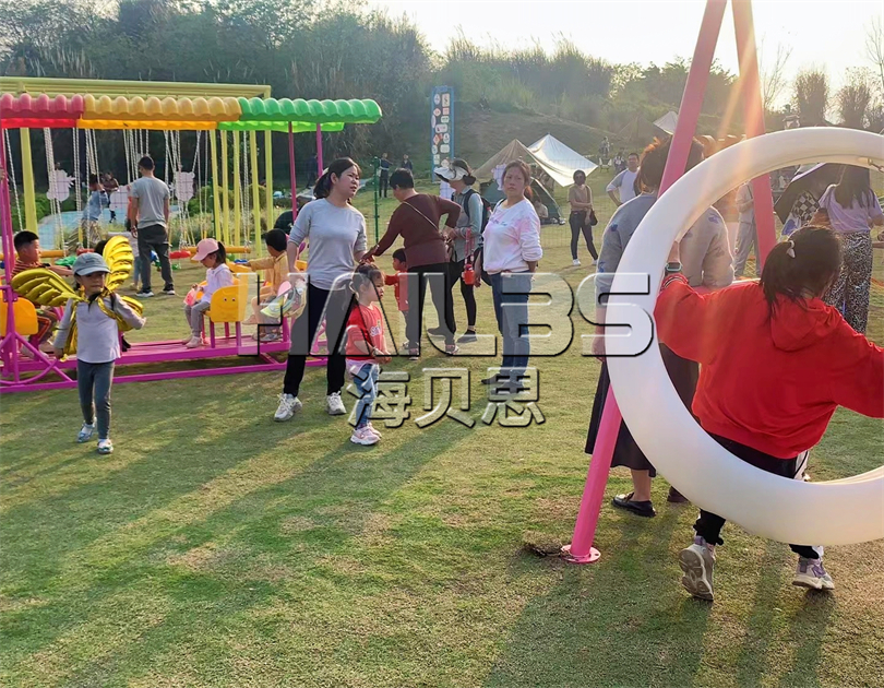 重慶鮮花港公園無(wú)動(dòng)力樂(lè)園經(jīng)營(yíng)現(xiàn)場(chǎng)