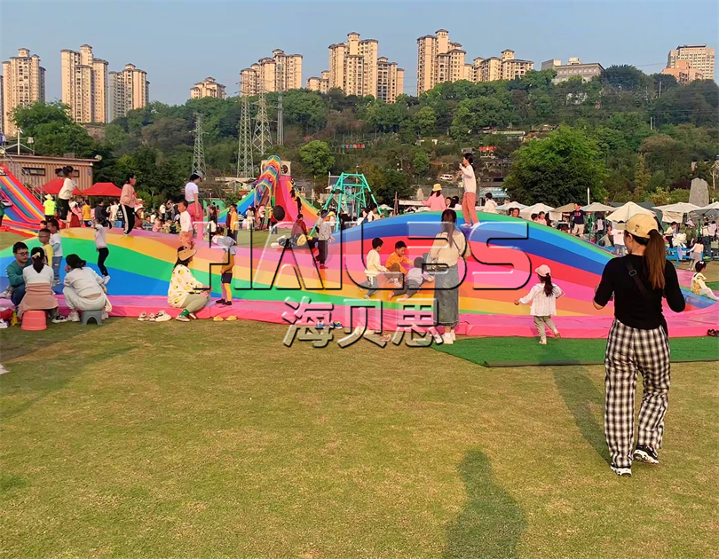 重慶鮮花港公園無(wú)動(dòng)力樂(lè)園經(jīng)營(yíng)現(xiàn)場(chǎng)