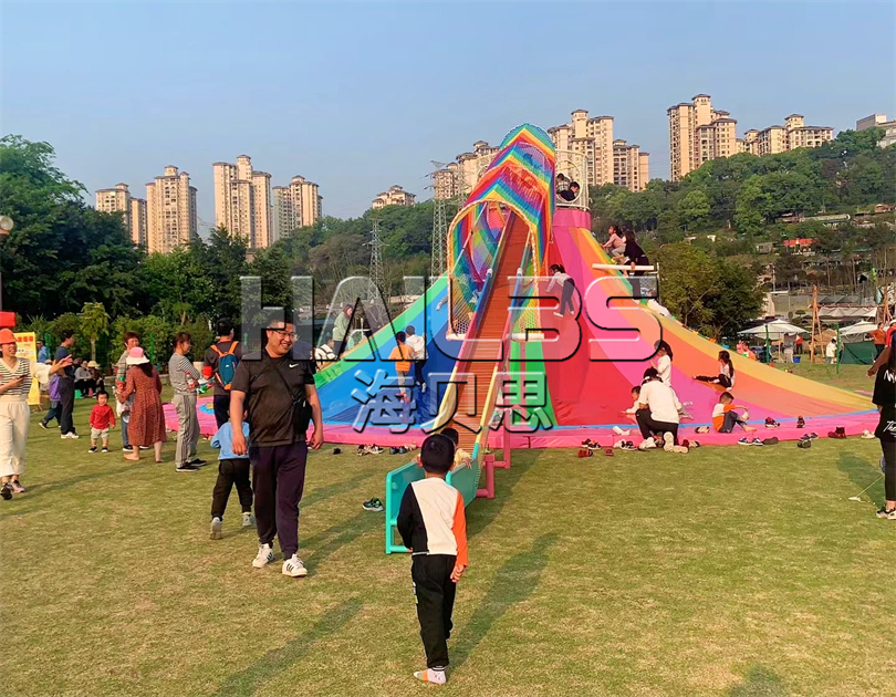 重慶鮮花港公園無(wú)動(dòng)力樂(lè)園經(jīng)營(yíng)現(xiàn)場(chǎng)
