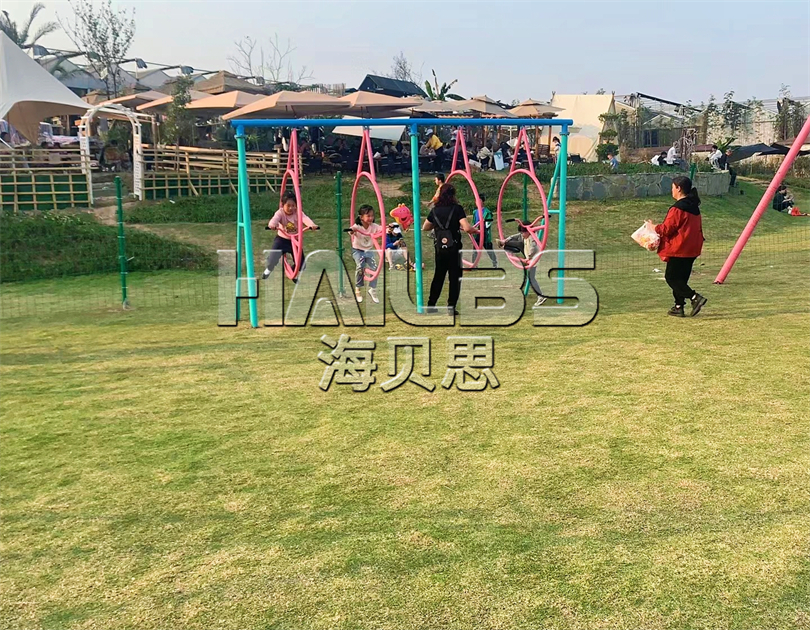 重慶鮮花港公園無(wú)動(dòng)力樂(lè)園經(jīng)營(yíng)現(xiàn)場(chǎng)