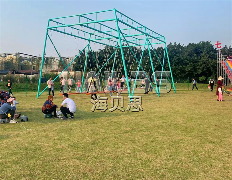 重慶鮮花港公園無(wú)動(dòng)力樂(lè)園經(jīng)營(yíng)現(xiàn)場(chǎng)